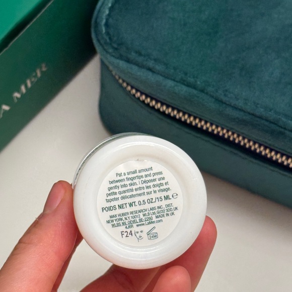 La Mer the moisturizing Soft Cream with emerald Velvet Case brand new - Picture 3 of 16